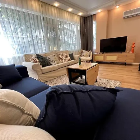 Daire Spacious 3br 3ac Near Metro İstanbul