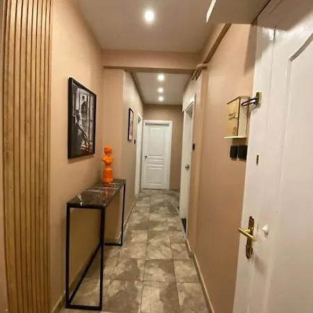 Spacious 3br 3ac Near Metro Daire İstanbul