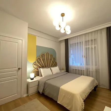 Daire Spacious 3br 3ac Near Metro İstanbul