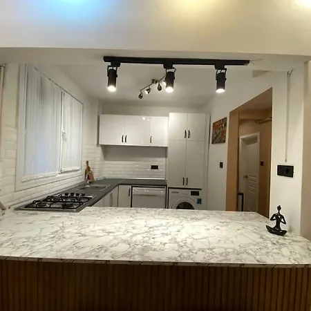 Daire Spacious 3br 3ac Near Metro İstanbul
