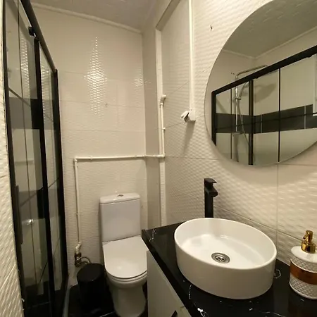 Spacious 3br 3ac Near Metro شقة